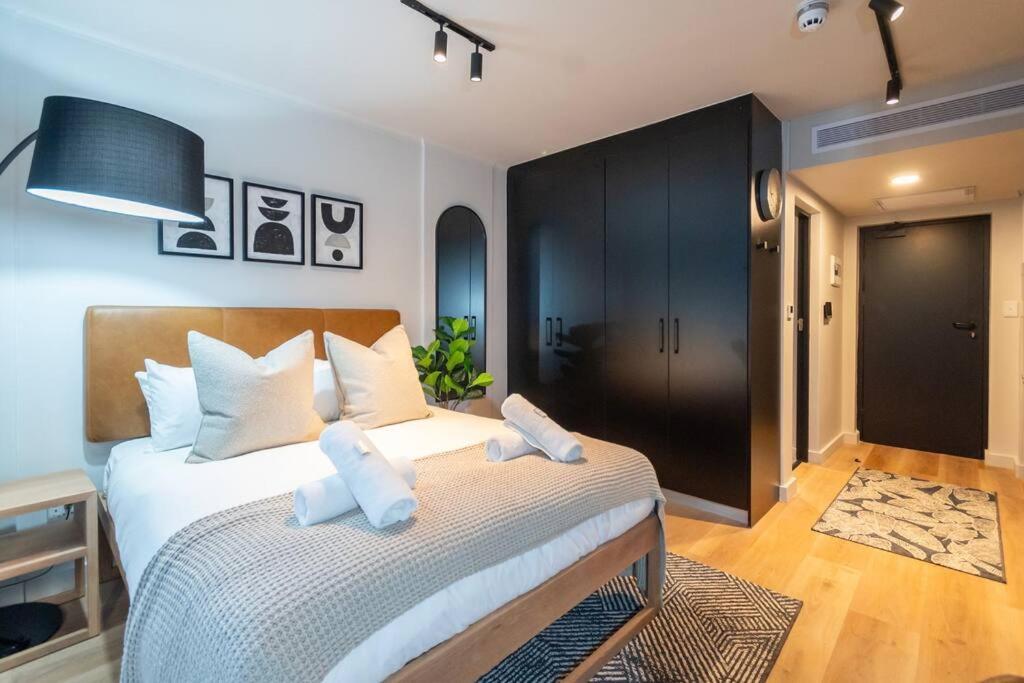 Apartment Brand New, Modern In Loop Street Cape Town