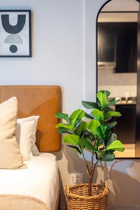 Brand New, Modern In Loop Street Apartment Cape Town
