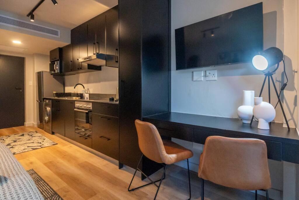 Apartment Brand New, Modern In Loop Street